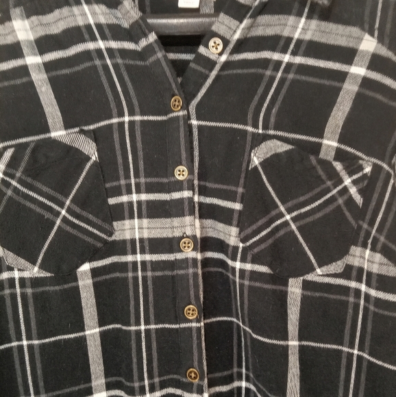 NWOT | MERONA BLACK & WHITE BOTTOM PLAID SHIRT SIZE MEDIUM - Picture 6 of 11
